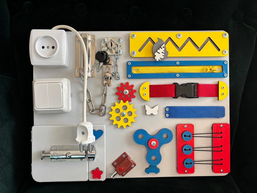 Busy board. Montessori. Puzzels. Nieuw., Ophalen of Verzenden, 10 tot 50 stukjes, Nieuw, Van hout