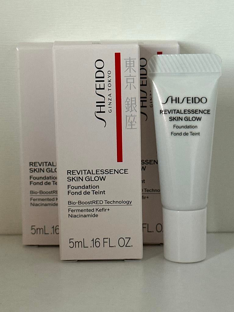 Shiseido Revitalessence Skin Glow Foundation #310 Silk#, Ophalen of Verzenden, Nieuw, Gehele gezicht, Make-up