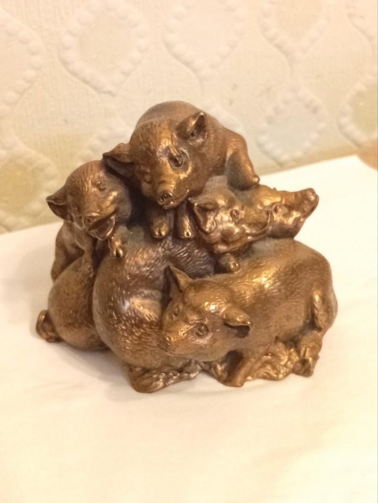 Miniatuur Bronzen beeldje van  biggen / varkensfamilie, Antiek en Kunst, Ophalen of Verzenden