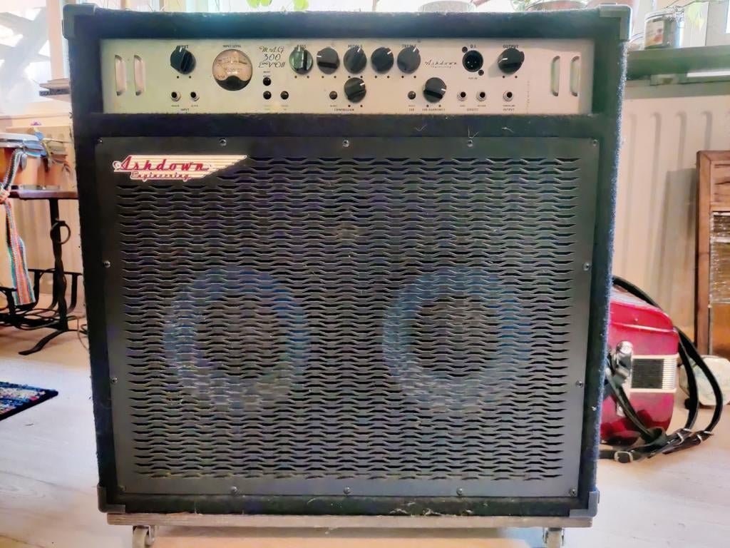 Ashdown mag 300 Evo II basversterker combo, Muziek en Instrumenten, Versterkers | Bas en Gitaar, Ophalen, Gebruikt, Basgitaar