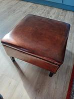 schaapsleren hocker, Huis en Inrichting, Banken | Voetenbanken en Poefen, Ophalen, Zo goed als nieuw, Engelse stijl, 50 tot 75 cm