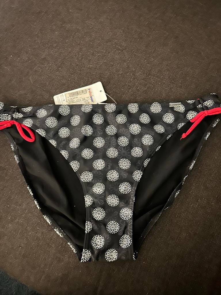 Nieuw Etirel bikinibroekje maat 46, Kleding | Dames, Badmode en Zwemkleding, Ophalen of Verzenden, Nieuw, Zwart, Bikini