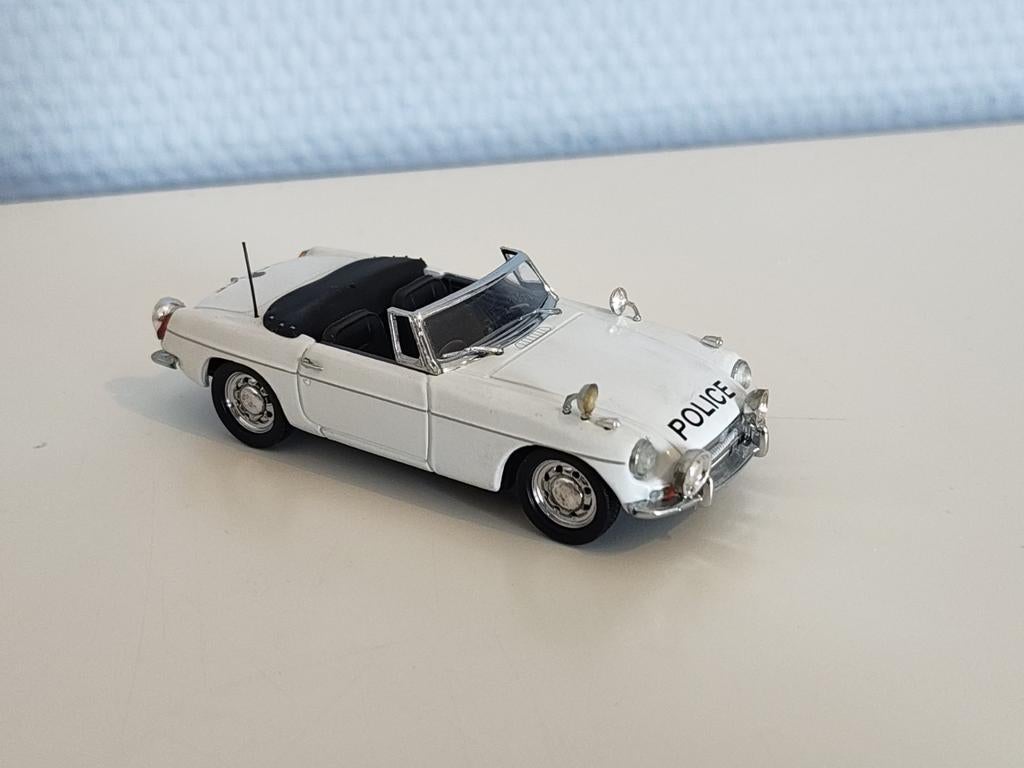 Universal Hobbies MGB Police auto 1/43, Ophalen of Verzenden, Zo goed als nieuw, Auto, Universal Hobbies