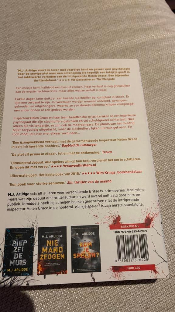 Iene Miene Mutte - M.J. Arlidge (Thriller), Boeken, Thrillers, Nieuw, Europa overig, Ophalen