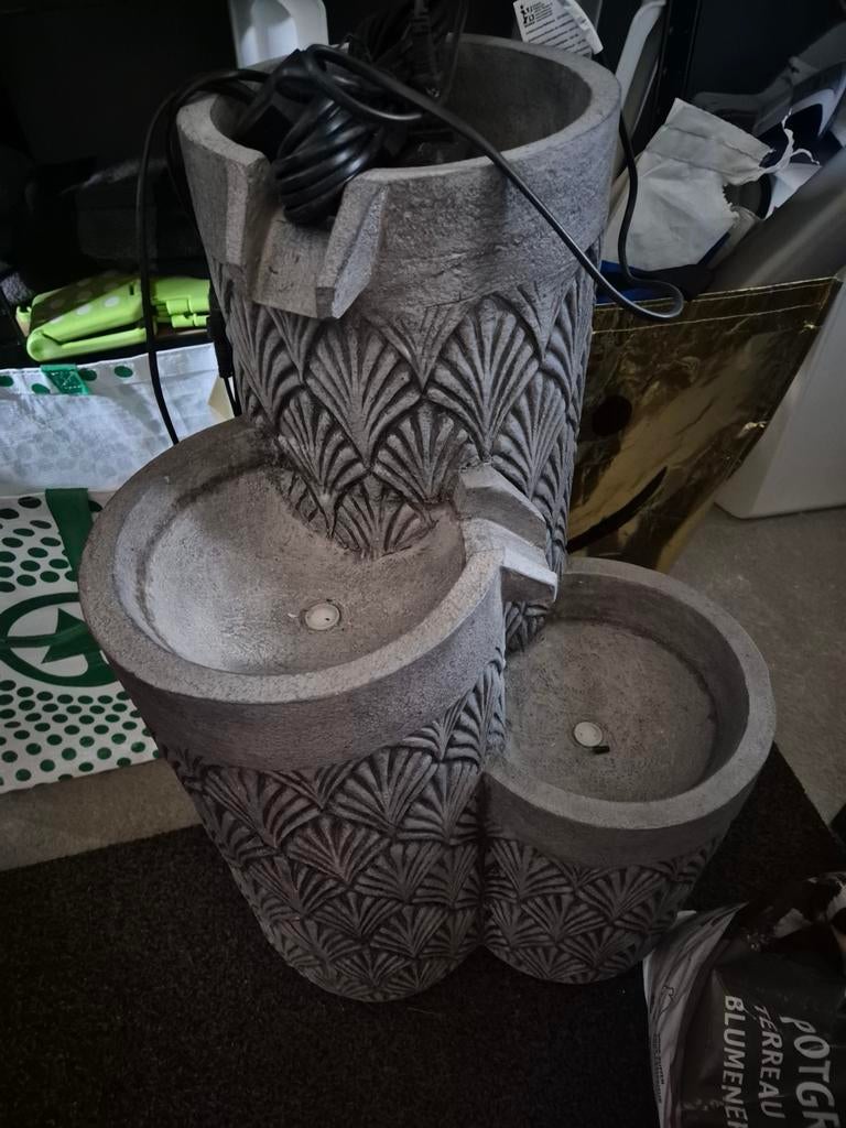 Moderne waterfontein met LED-verlichting, Tuin en Terras, Ophalen, Gebruikt, Minder dan 10 meter