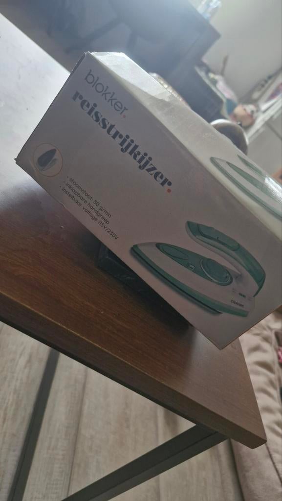 Blokker Reisstrijkijzer - Compact & Handig voor Onderweg, Ophalen of Verzenden, Nieuw, Strijkijzer met snoer