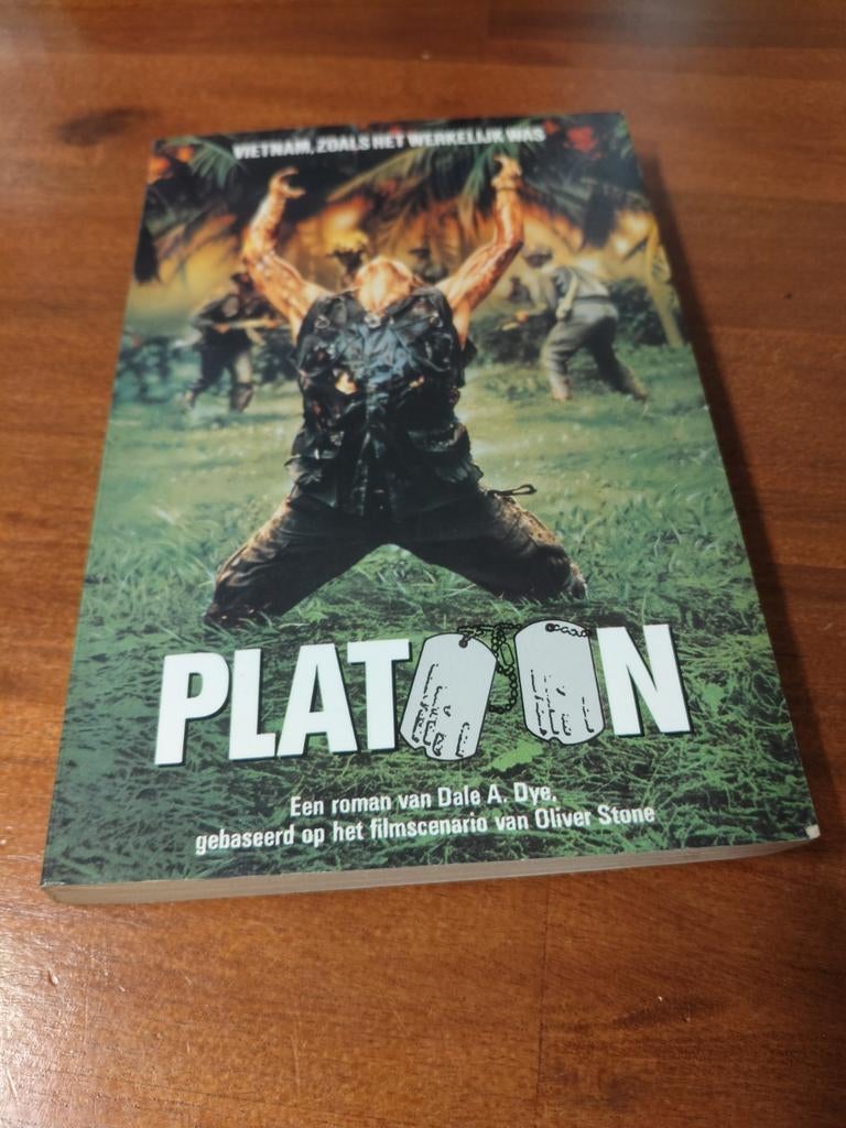 Platoon: Een roman gebaseerd op de film van Oliver Stone, Ophalen of Verzenden, Gelezen, Dale A. Dye, Nederland