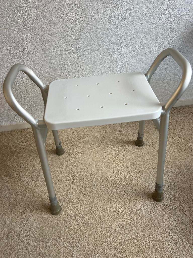 Badkamer krukje - verstelbaar, Ophalen, Zo goed als nieuw
