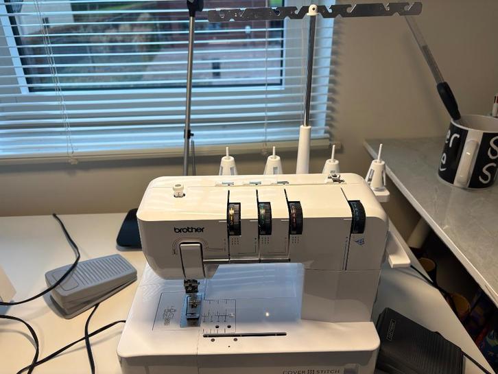Coverlock, Hobby en Vrije tijd, Naaimachines en Toebehoren, Zo goed als nieuw, Lockmachine, Brother, Ophalen