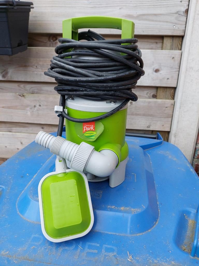 Central Park dompelpomp vuil water en schoon water 400W, Ophalen of Verzenden, Zo goed als nieuw, Elektrisch, Dompelpomp