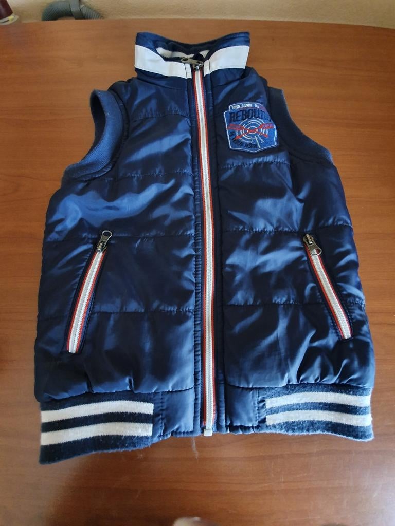Drie verschillende bodywarmers maat 116, Ophalen of Verzenden, Zo goed als nieuw, Jongen, Jas