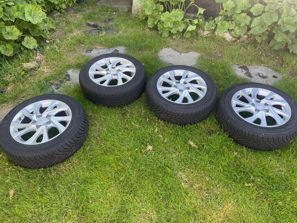 Toyota velgen 16 inch met nagenoeg nieuwe winterbanden, Ophalen, Gebruikt, 16 inch, Banden en Velgen