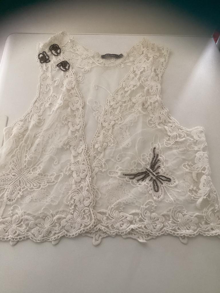 Geisha, wit giletje, mt M, vlinders kantwerk., Maat 38/40 (M), Wit, Ophalen of Verzenden, Zo goed als nieuw