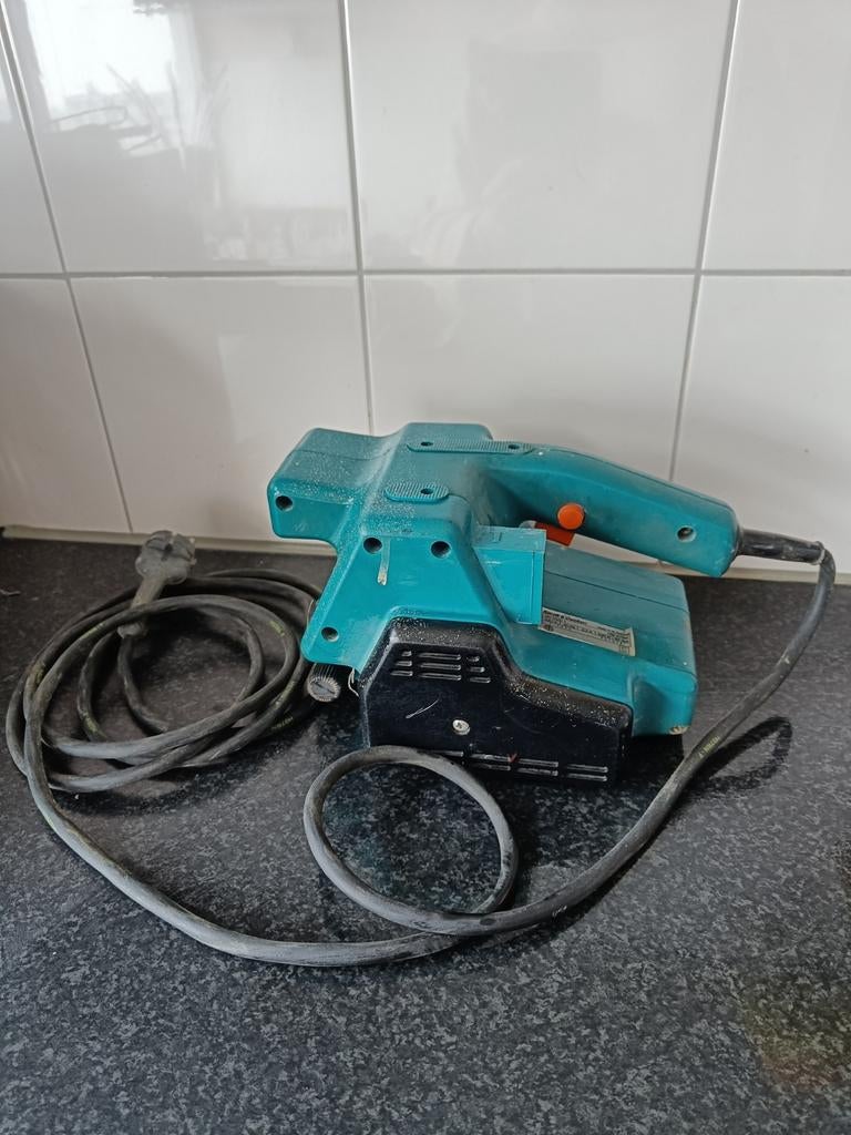 Bandschuurmachine Black&Decker, Doe-het-zelf en Verbouw, Gereedschap | Schuurmachines, Ophalen, Gebruikt, 600 tot 1200 watt, Bandschuurmachine
