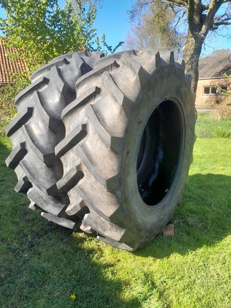 Good year 20.8/ 38 inch en firestone 420/70 24 inch., Zakelijke goederen, Agrarisch | Onderdelen | Banden, Velgen en Assen, Ophalen
