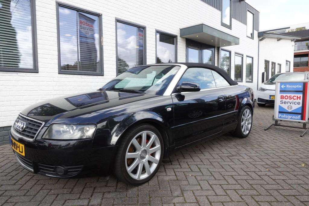 Audi A4 2.4 V6 EXCLUSIVE 6 cil YOUNG TIMER OOK IN 2027, Auto's, Gebruikt, Cabriolet, A4, Zwart