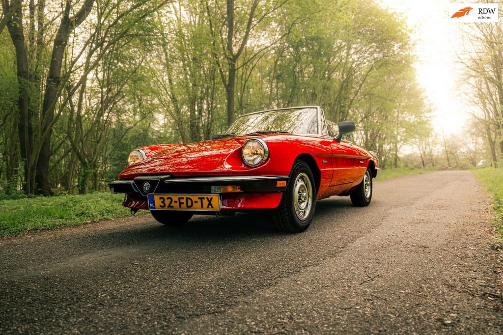 Alfa Romeo Spider 2.0 Graduate / Nwe Kap / Airco! / Liefhebb, Auto's, Alfa Romeo, 127 pk, Achterwielaandrijving, Gebruikt, Zwart