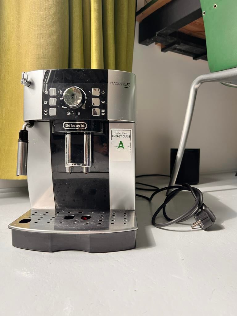 DeLonghi Magnifica S volautomatische espressomachine, Afneembaar waterreservoir, Gebruikt, Koffiemachine, Koffiebonen