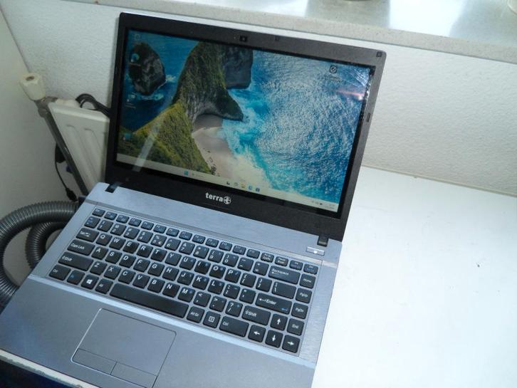 LAPTOP, Computers en Software, Windows Laptops, Zo goed als nieuw, 15 inch, SSD, 2 tot 3 Ghz, 4 GB, Ophalen of Verzenden