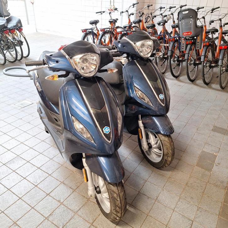 Piaggio new fly nieuw 0 km, Fietsen en Brommers, Scooters | Overige merken, Benzine, Ophalen