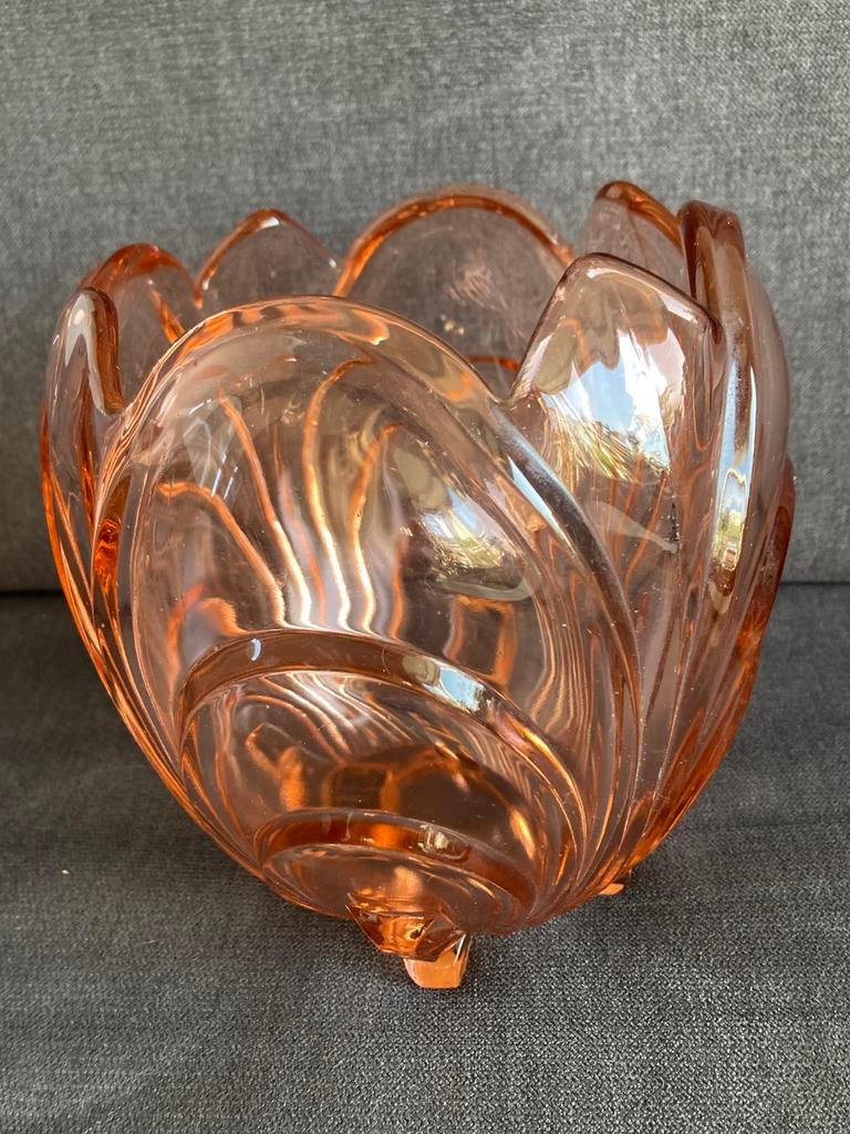 Vintage art deco zalm Roze Glazen vaas op Voetjes, Antiek en Kunst, Antiek | Glas en Kristal, Ophalen of Verzenden