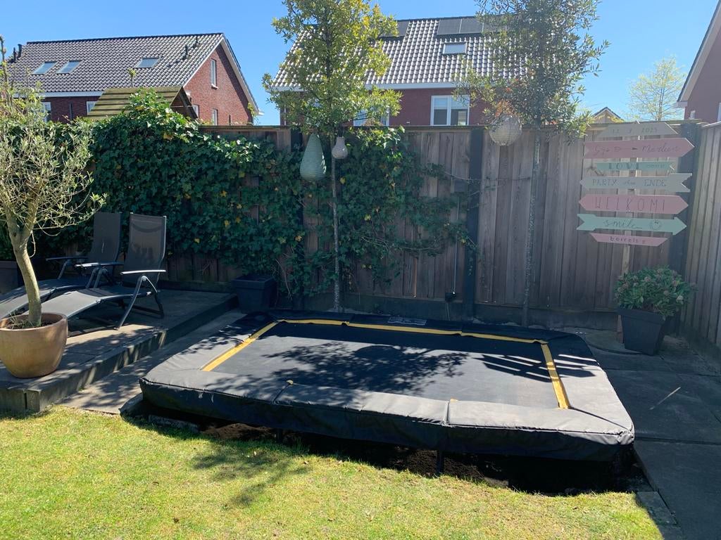 Gebruikte Trampoline Magic Circle Pro Zwart 214x305 cm, Kinderen en Baby's, Speelgoed | Buiten | Trampolines, Ophalen, Gebruikt