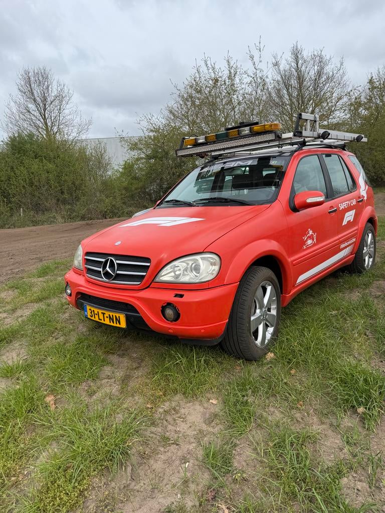 Mercedes-Benz M-Klasse 5.0 Ml500 4MATIC AUT 2003 Rood, Auto's, Mercedes-Benz, Automaat, 8 cilinders, 138 €/maand, 7 stoelen