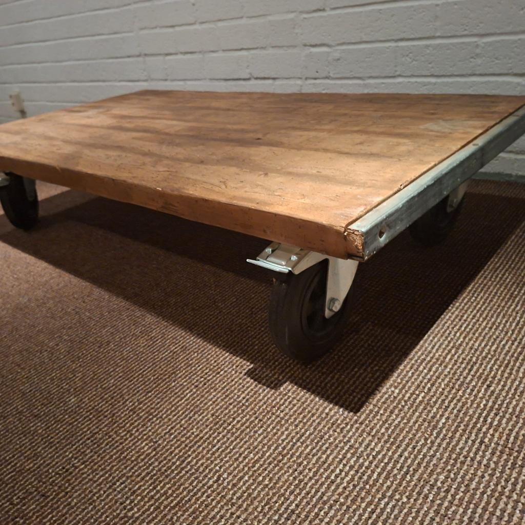 Industriële salontafel op wielen - JORG, Ophalen, Gebruikt, 100 tot 150 cm, 50 tot 100 cm