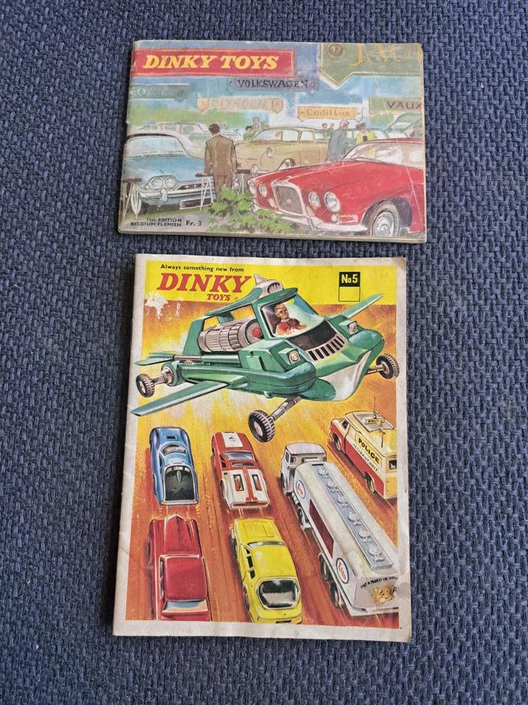 2 x dinky toys england catalogus, Ophalen of Verzenden, Gelezen, Catalogus