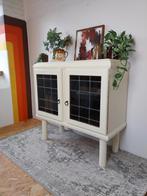 Botergeel kastje met glas in lood deuren, Ophalen, Zo goed als nieuw