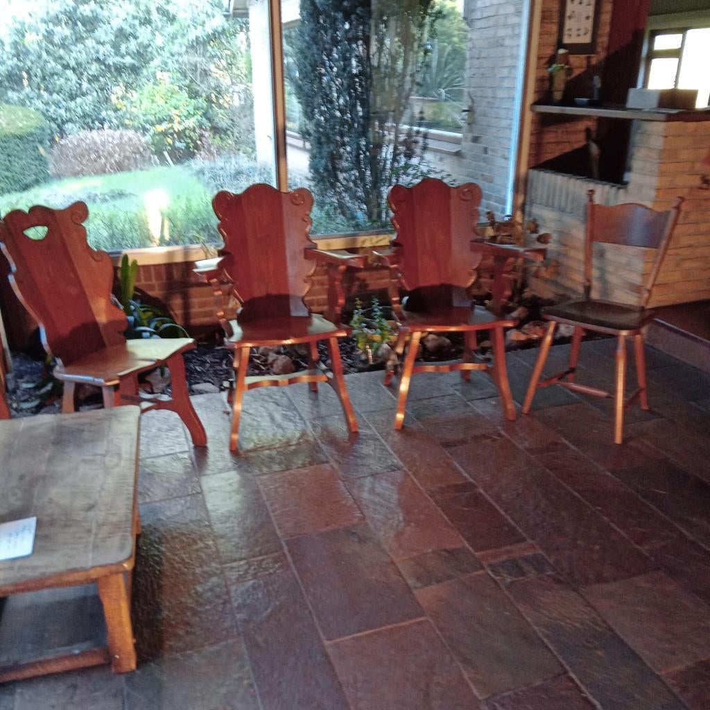 stoelen Oirschot Oak, Ophalen, Gebruikt, Bruin, Brutalistisch