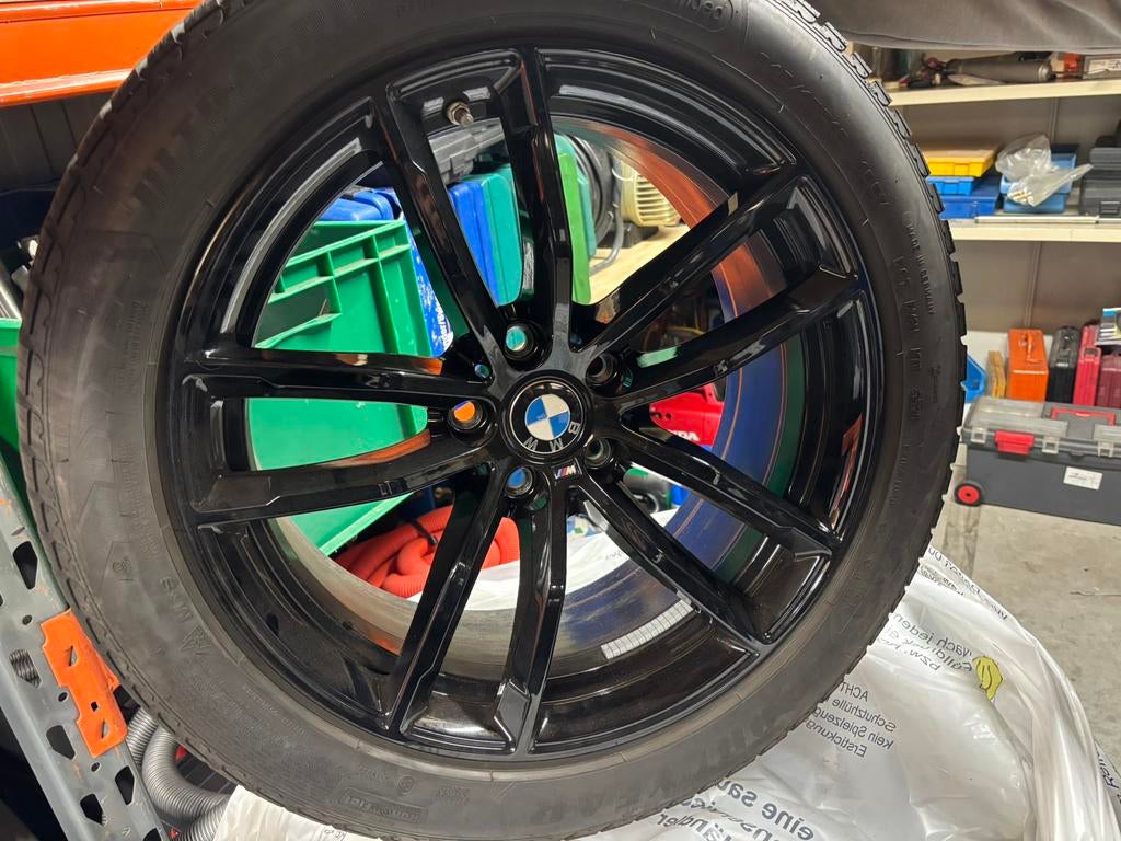 BMW 545E M 18inch set originele zwarte velgen + winterbanden, Ophalen, 18 inch, 245 mm, Banden en Velgen