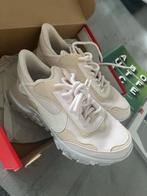 Nike React R3Vision Sneakers - Nieuw in doos, Ophalen of Verzenden, Nieuw, Roze, Sneakers of Gympen