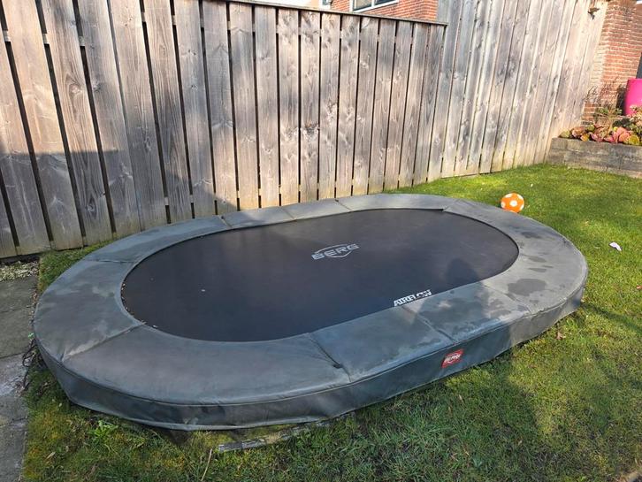 Berg trampoline ovaal, Kinderen en Baby's, Speelgoed | Buiten | Trampolines, Gebruikt, Ophalen of Verzenden
