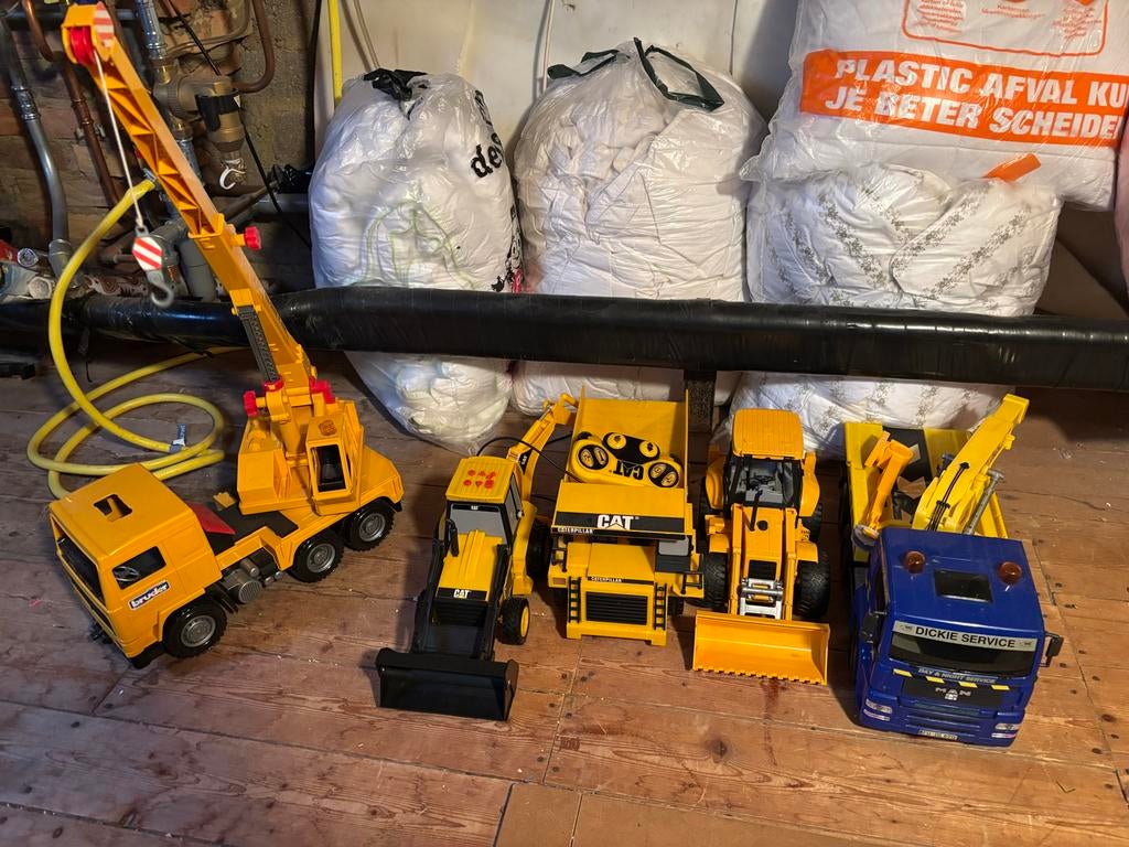 Grote vrachtwagens en bulldozer, Ophalen of Verzenden, Gebruikt, Afstandsbediening
