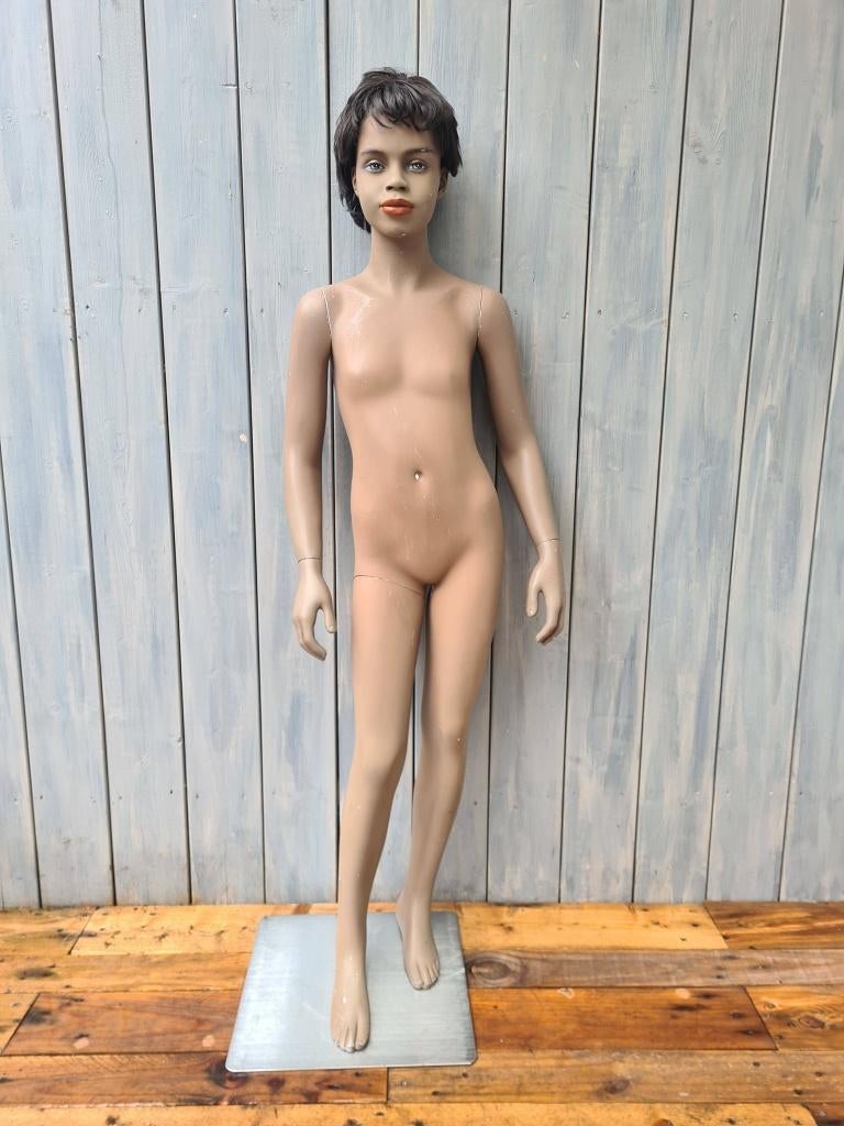oude etalagepop donker kindje meisje 142 cm paspop 22, Ophalen, Gebruikt, Paspop