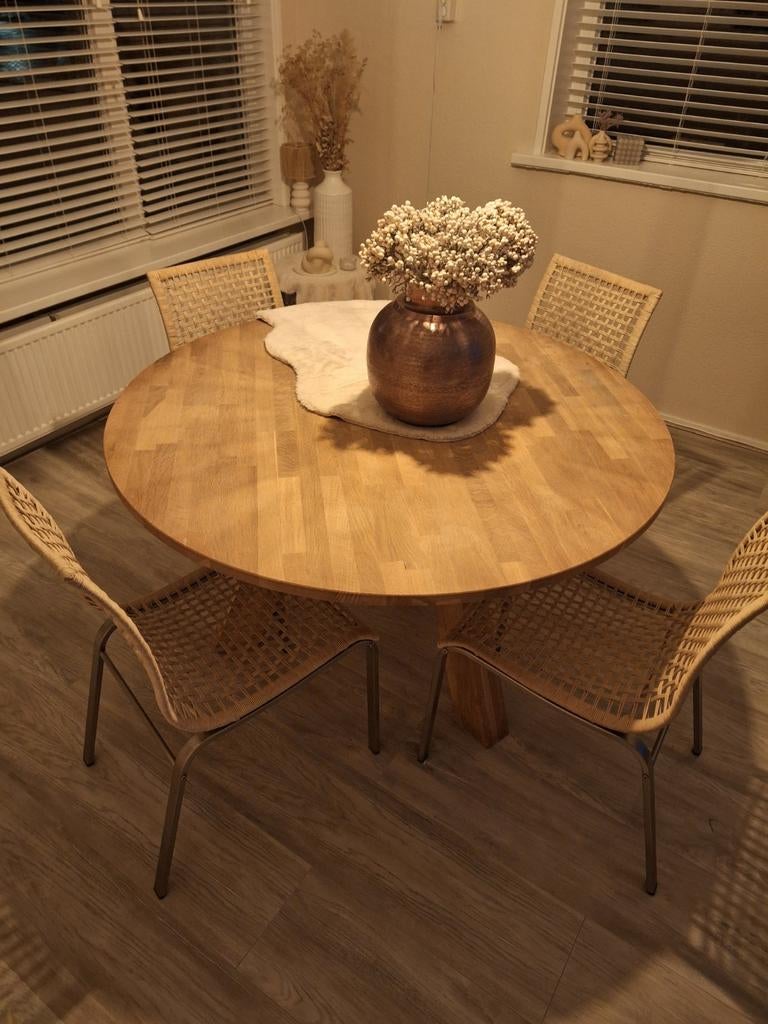 Nette ronde eettafel met 4 stoelen, Huis en Inrichting, Gebruikt, Modern, Scandinavisch, Rond, Vier personen