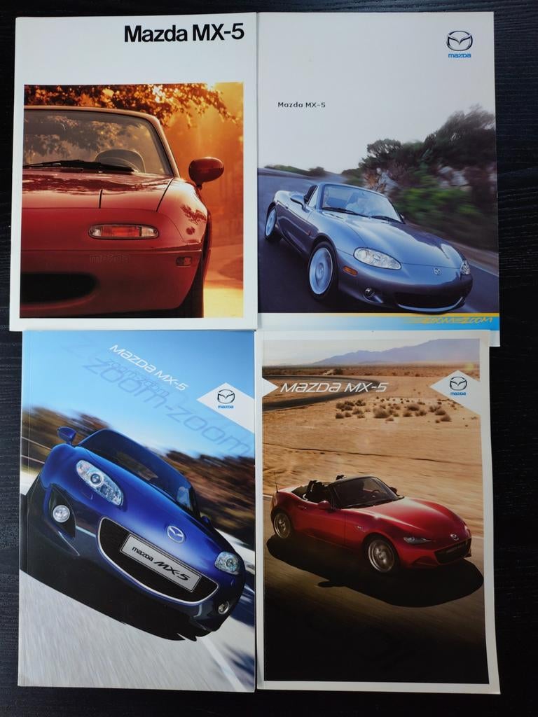 4 stuks Mazda MX-5 brochures, Boeken, Auto's | Folders en Tijdschriften, Gelezen, Mazda, Ophalen of Verzenden