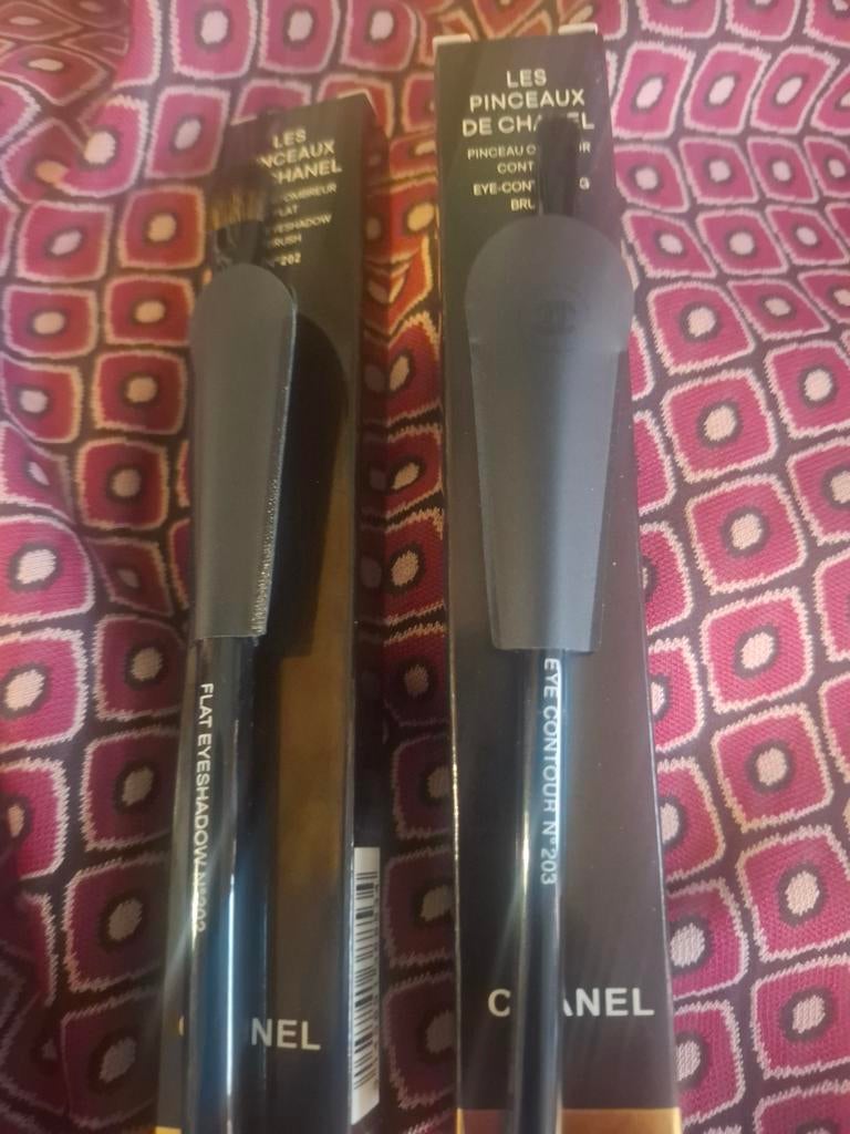 Chanel oogschaduw kwasten, 2 stuks, Sieraden, Tassen en Uiterlijk, Uiterlijk | Cosmetica en Make-up, Ophalen of Verzenden