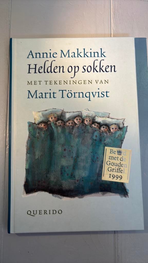 A. Makkink - Helden op sokken, Fictie algemeen, A. Makkink, Ophalen of Verzenden, Zo goed als nieuw