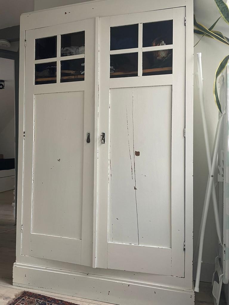 Brocante kast met beschadigingen - Opknapper, Antiek en Kunst, Antiek | Meubels | Kasten, Ophalen