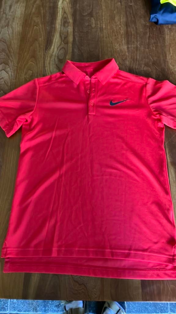 Nike tennisshirt dry fit maat M, Ophalen of Verzenden, Zo goed als nieuw, Jongen of Meisje, Sport- of Zwemkleding