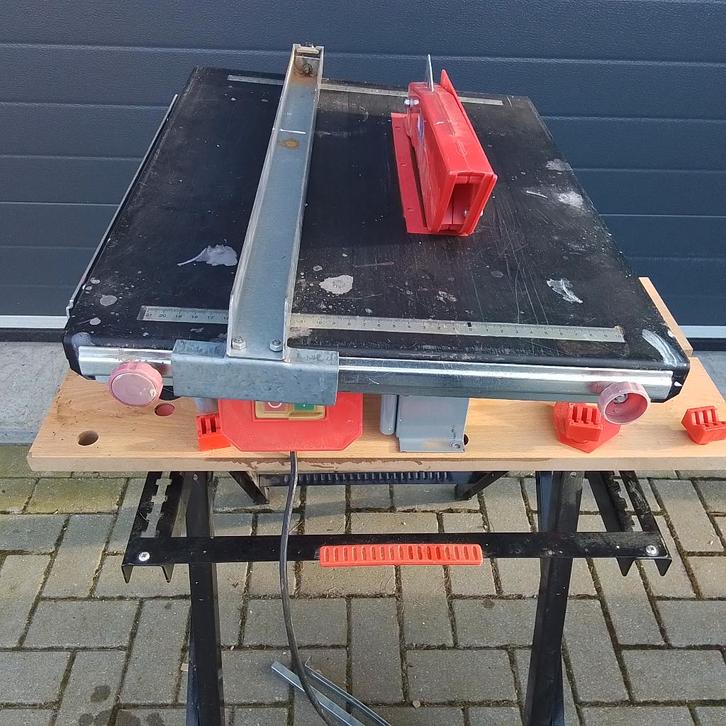 Kinzo Zaagtafel, Doe-het-zelf en Verbouw, Gereedschap | Zaagmachines, Zo goed als nieuw, Cirkelzaag, 1200 watt of meer, 30 tot 70 mm