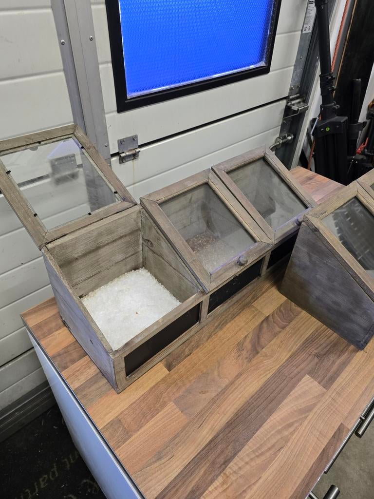 Houten opbergbakken met glazen deksel, Ophalen