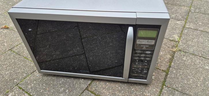 Sharp Combimagnetron met Grill, Witgoed en Apparatuur, Magnetrons, Gebruikt, Vrijstaand, Combimagnetron, 45 tot 60 cm, Grill, Draaiplateau