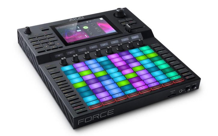 Akai Force met SSD en Decksaver, Muziek en Instrumenten, Synthesizers, Zo goed als nieuw, Overige aantallen, Overige merken, Met midi-aansluiting