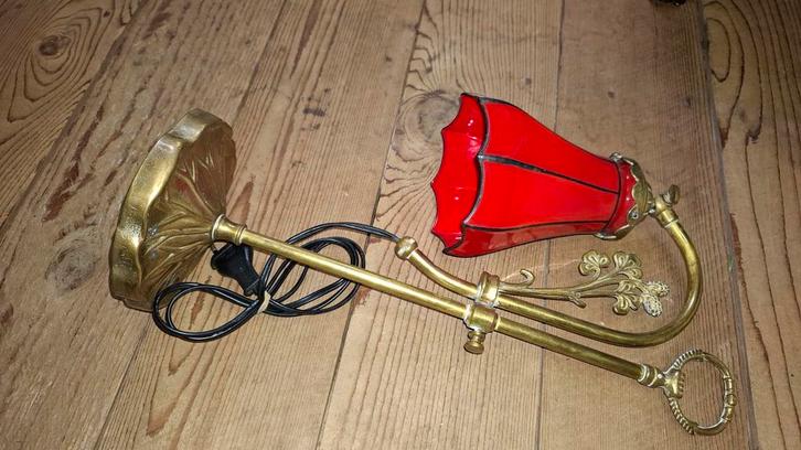 Antieke Koperen Lamp met Rode Kap, Huis en Inrichting, Lampen | Vloerlampen, Gebruikt, Minder dan 100 cm, Glas, Metaal, Ophalen of Verzenden