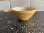 V soepkom met duim oortje, donker geel Regout/Sphinx, Ophalen of Verzenden