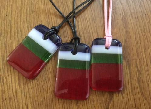 Maluku glazen hanger met leren touwtje, ook in oorbellen!, Sieraden, Tassen en Uiterlijk, Kettinghangers, Nieuw, Glas of Kristal