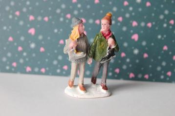 Kerstdorp figuur vrouwen met schaatsen beschikbaar voor biedingen